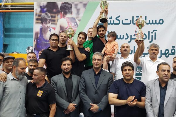 شهربابک قهرمان مسابقات کشتی آزاد خردسالان