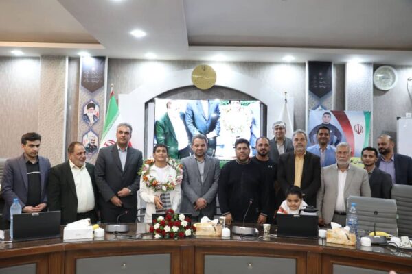 از دانش آموز قهرمان کشتی تقدیر شدطی